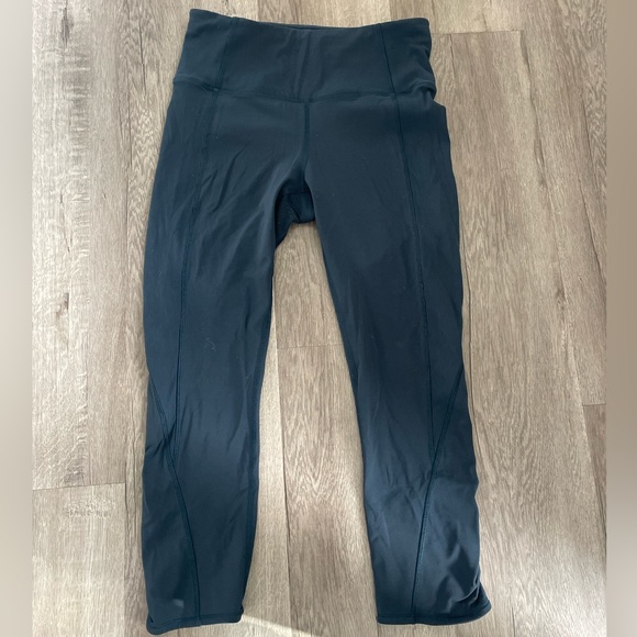 Lululemon crop size 8 - Picture 1 of 5